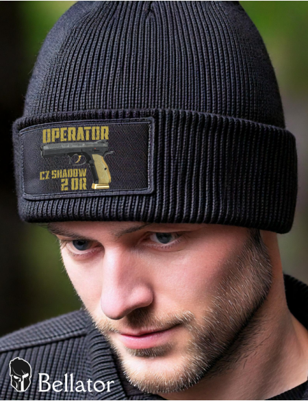 Pletená čepice s nášivkou